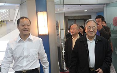 原國家機械工業(yè)部部長何光遠及內(nèi)燃機專家親臨天厚公司參觀指導(dǎo)